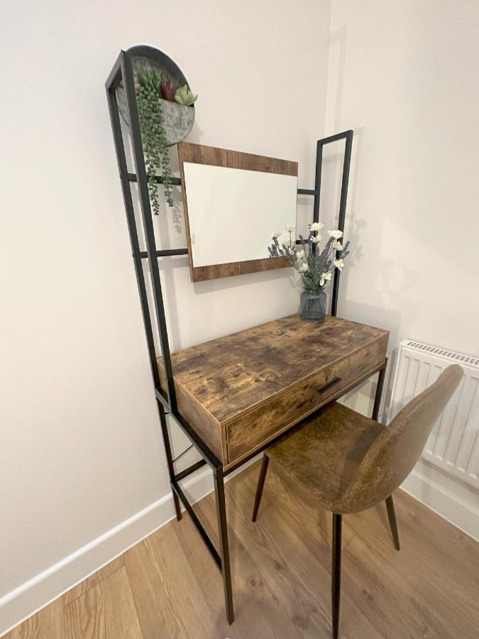 Chic And Airy Apartment Tunbridge Wells Buitenkant foto