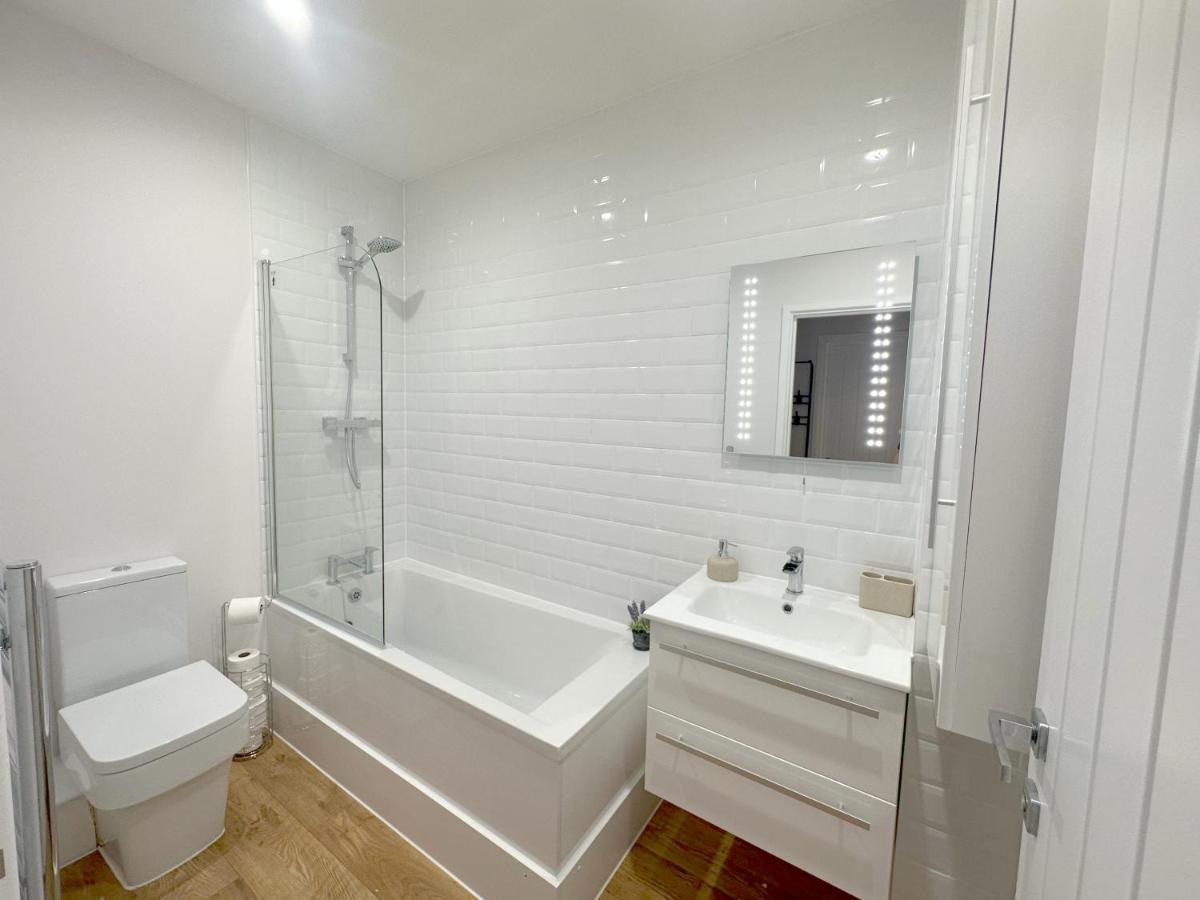 Chic And Airy Apartment Tunbridge Wells Buitenkant foto