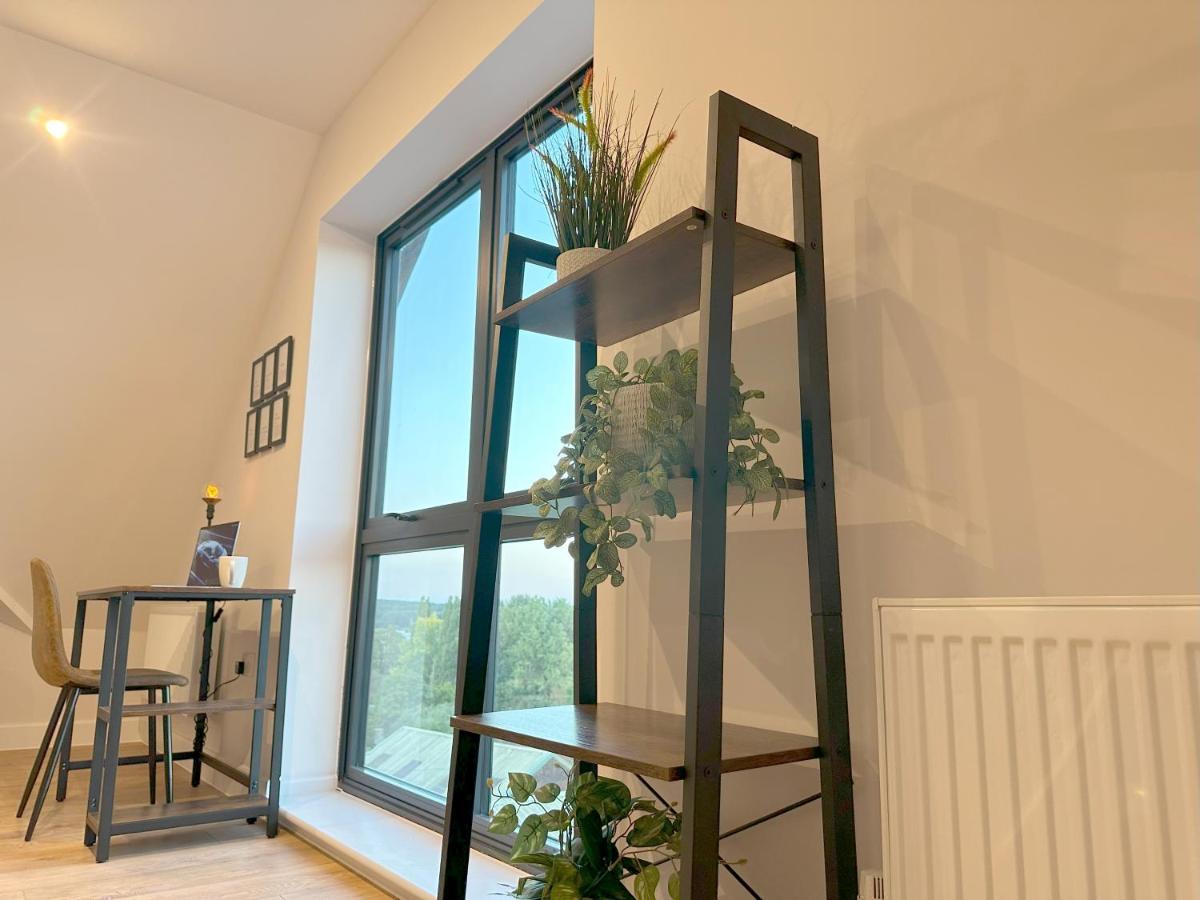 Chic And Airy Apartment Tunbridge Wells Buitenkant foto